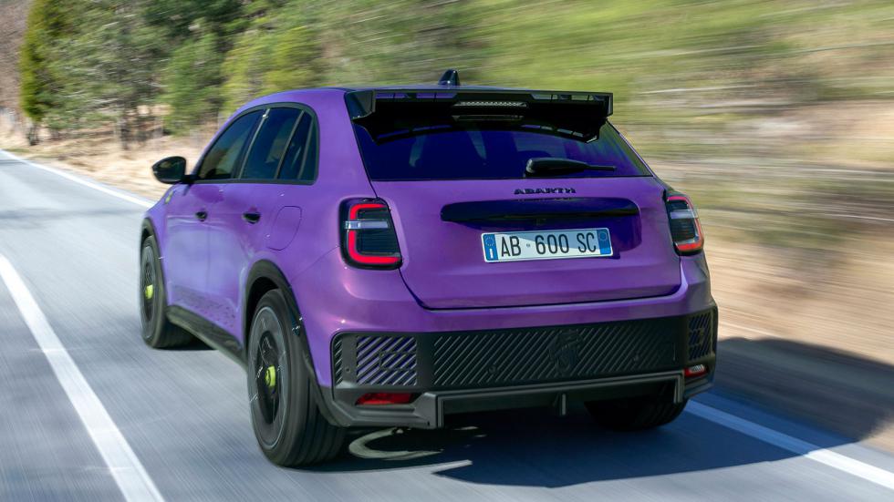 Η Abarth αποκάλυψε μέσα και έξω το νέο 600e